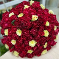 101 красно-белая роза 40-50см, 2сорт Упаковка оплачивается отдельно. Мирна и Вайт найт