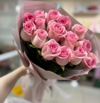 15 роз 40-50см в оформлении