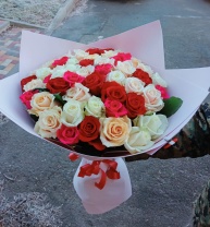 51 роза микс 40-50см.2сорт. Упаковка оплачивается отлельно. Аваланж,аваланж пич, мирна, лейла