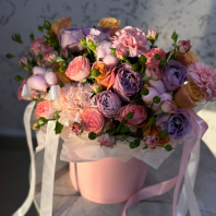 Шляпная коробка в розовых и лиловых тонах