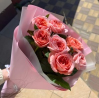 Букет из 7 пионовидных роз 60см в упаковке на выбор Букет из 7 пионовидных роз 60см в упаковке на выбор